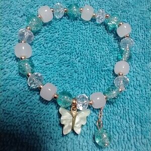 Goldtone Aqua green cracked glass white butterfly stretch beaded bracelet